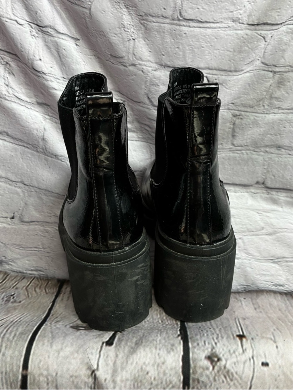 Diba Women’s Black Patent Chelsea Lug Sole Chunky Block Heel Pull On Boots 9.5 - Picture 5 of 14